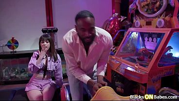 Petite gf fucked by bbc in public arcade